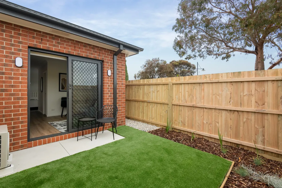 Private courtyard with clothesline